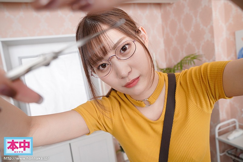 【VR】たった1000円でありえないサービスが!! ヌいてくれると噂の1000円カットのお姉さんに中出しを誘惑された話。 美谷朱里 7枚目