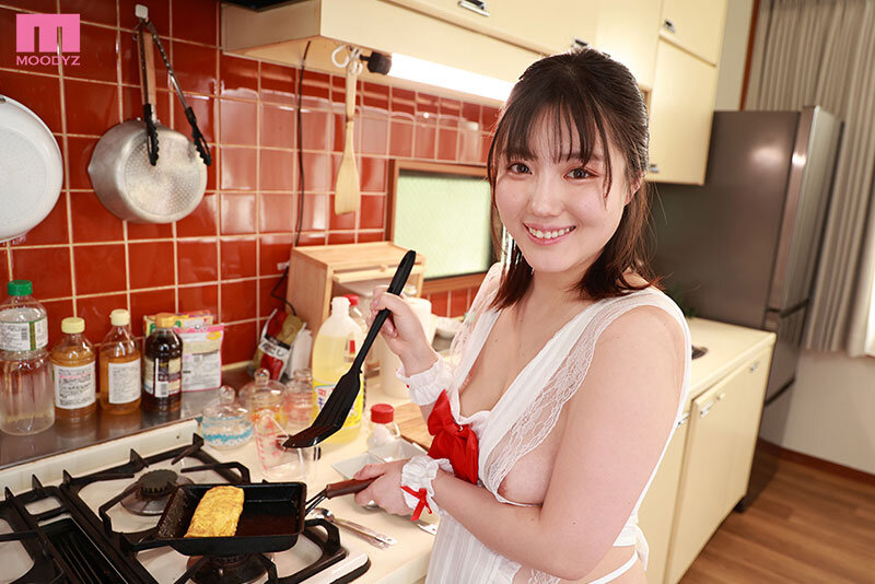 【mdvr00361】小鈴みかん|裸エプロンで料理する巨乳美女