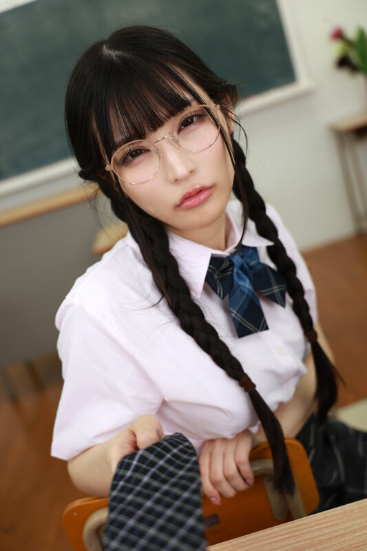 【savr00747】胡桃さくら|メガネ美女JKがネクタイを掴む