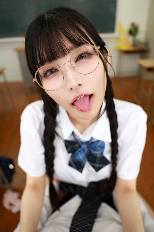 【savr00747】胡桃さくら|メガネ美女JKの舌出し誘惑