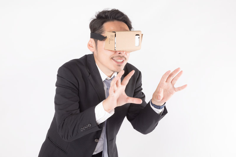 VRエロ動画の視聴方法は？AV女優とバーチャルSEXを体験せよ！
